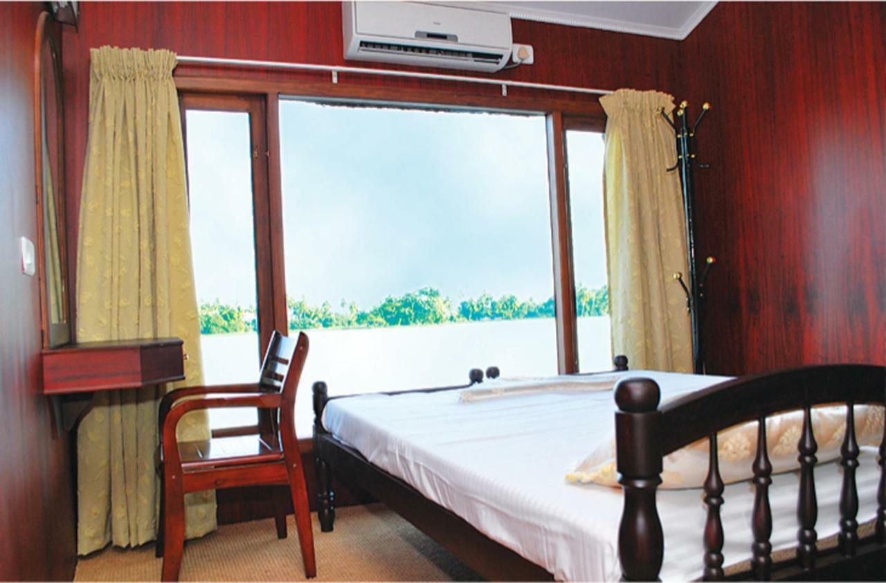 Cosy Premium Houseboats Otel Alappuzha Dış mekan fotoğraf